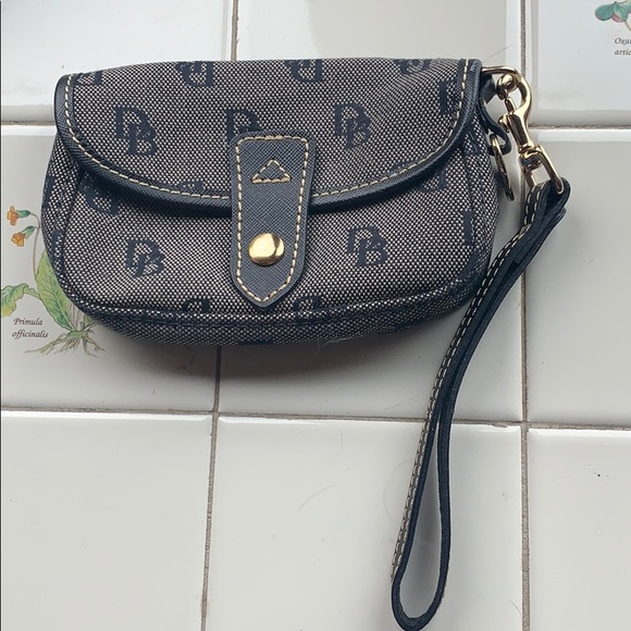 Dooney & Bourke small wristlet - Picture 2 of 4